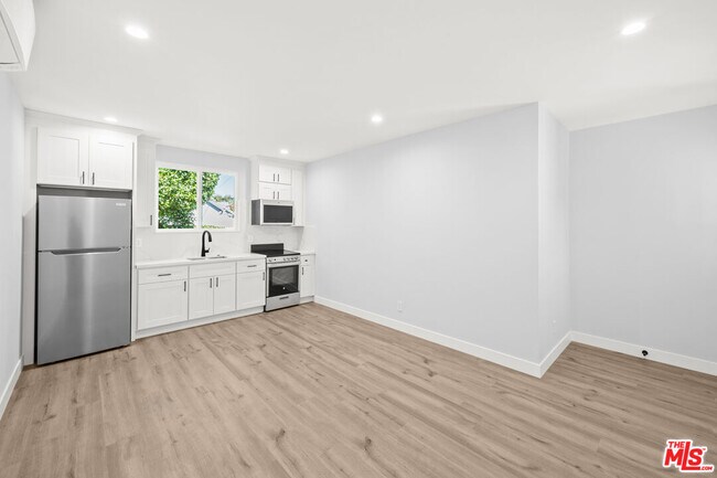 Foto del edificio - 1558-1552 S Genesee Ave