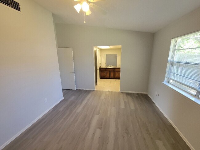 Foto del edificio - 9914 Towne Brook Ln