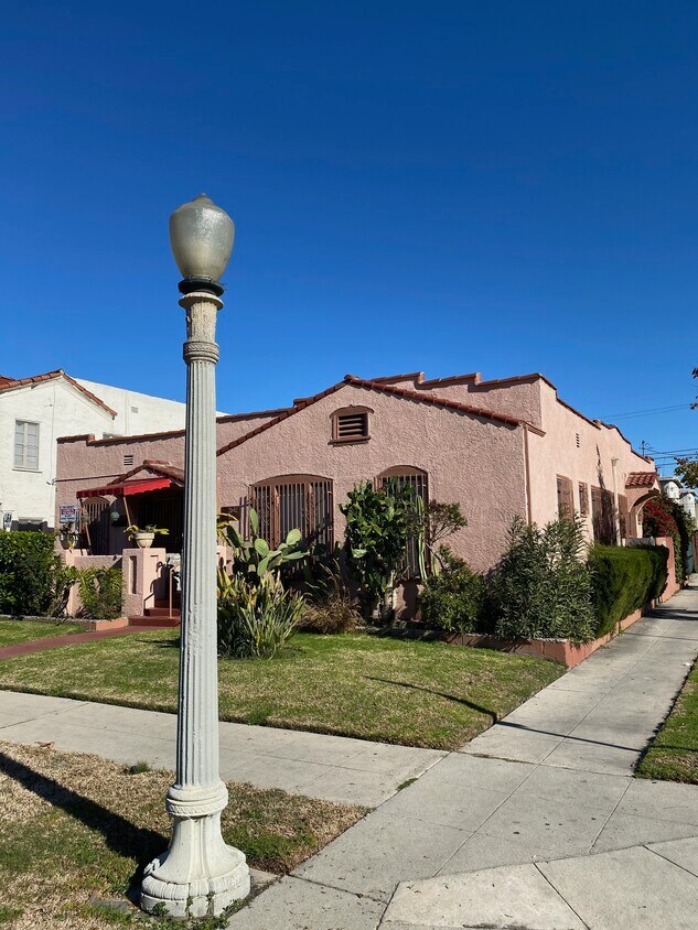 2642 S Bronson Ave, Los Angeles, CA 90018 House Rental in Los Angeles