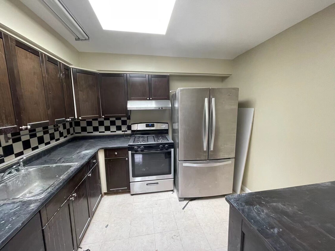 Primary Photo - 6034 80th Ave