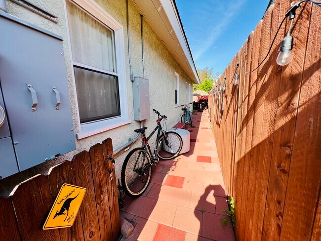 Foto del edificio - 5251 Auckland Ave