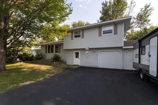 Foto del edificio - Click the “Apply Now” button or email wapmrentals@gmail.com for a prompt response.