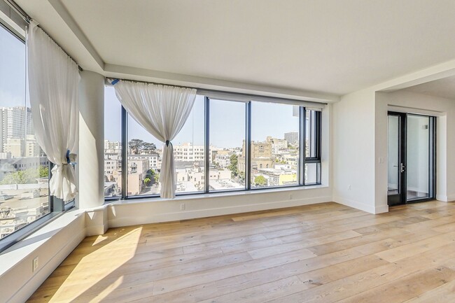 Building Photo - Spectacular 2 bedroom, 2 bath Condo with V...