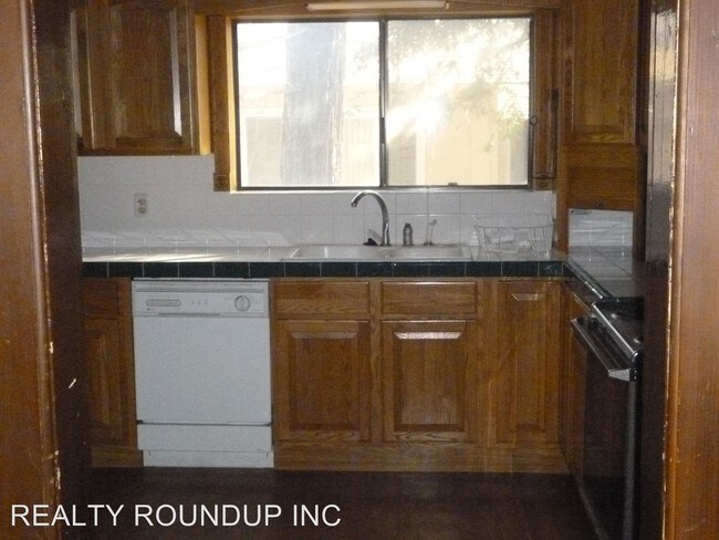 Building Photo - 9141 Elk Grove Blvd
