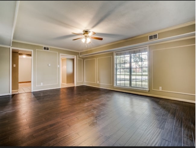Building Photo - 11227 Drummond Dr