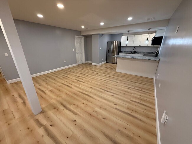 Building Photo - 139 Evergreen Ave