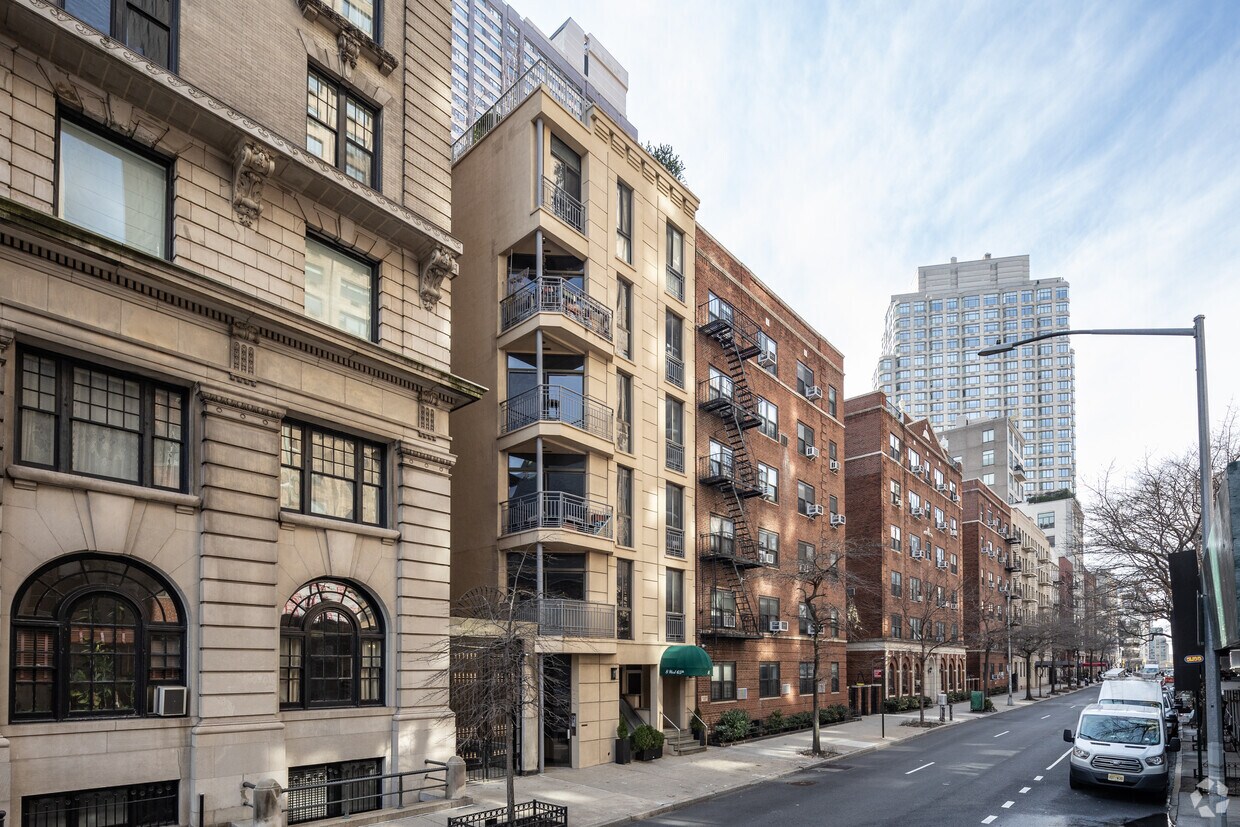 Primary Photo - 8 W 65th St
