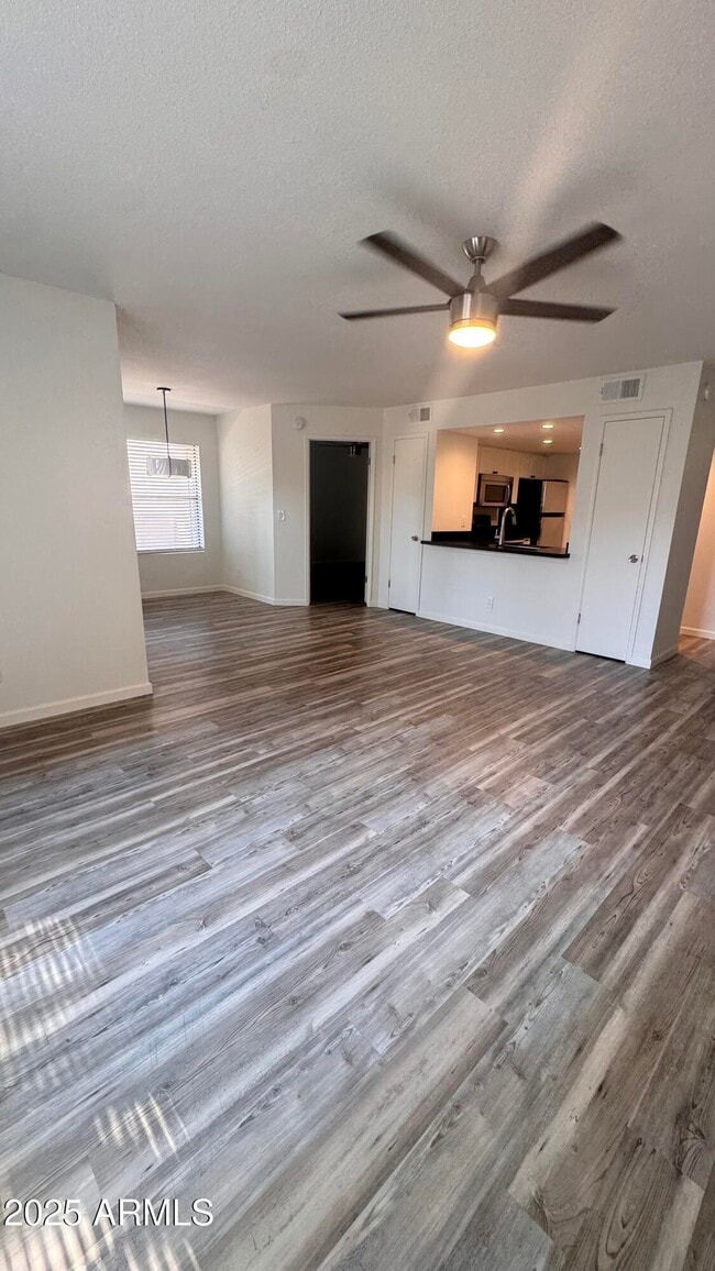 Building Photo - 4850 E Desert Cove Ave