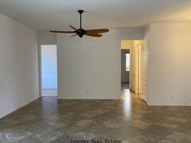 Foto del edificio - APPLY NOW - 4648 N Providence