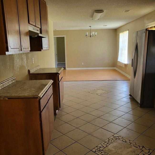 Building Photo - 726 Macey St