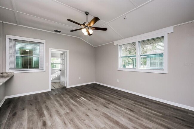 Foto del edificio - 4007 E Osborne Ave