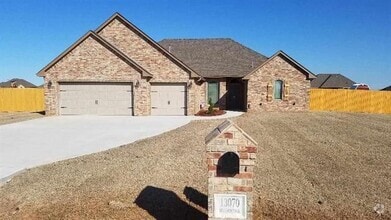 Building Photo - 13070 NE Clearwater Cir