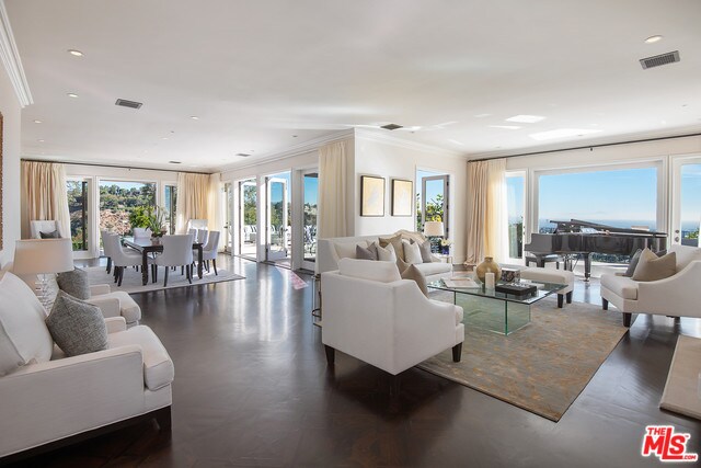 Foto del edificio - 980 Stradella Rd