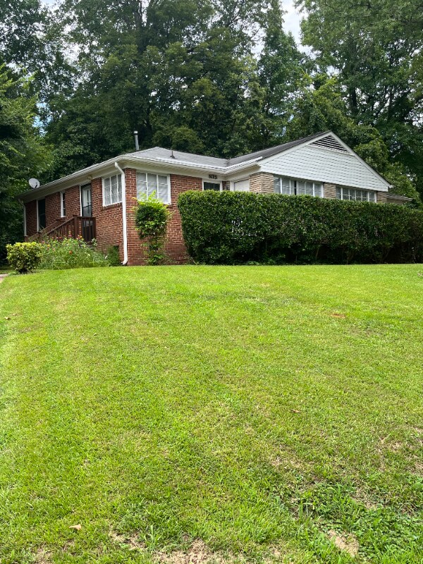 Building Photo - 5125 Valley Stream Rd