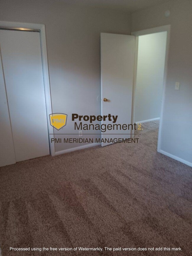Building Photo - Cozy 2-Bedroom Duplex in the Heart of Indi...