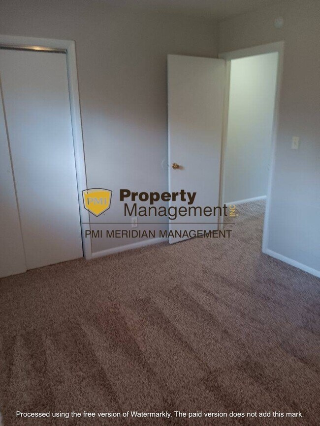 Photo - Cozy 2-Bedroom Duplex in the Heart of Indi... Apartment