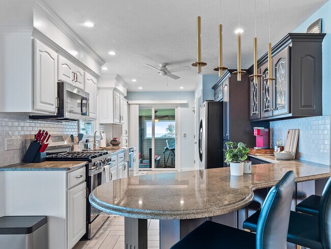 Foto del edificio - 32414 Lake Rd