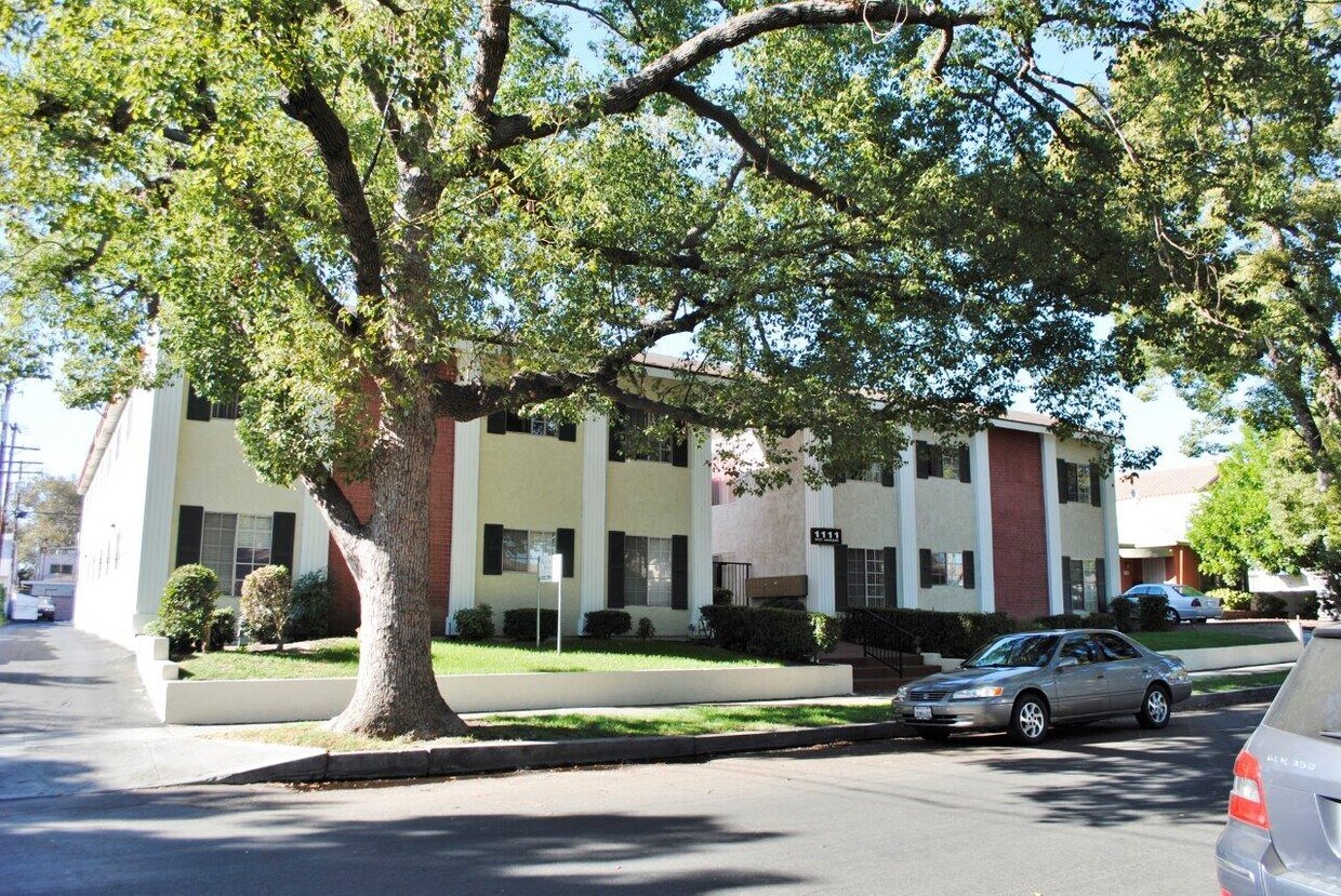 Foto principal - 1111 W Angeleno Ave