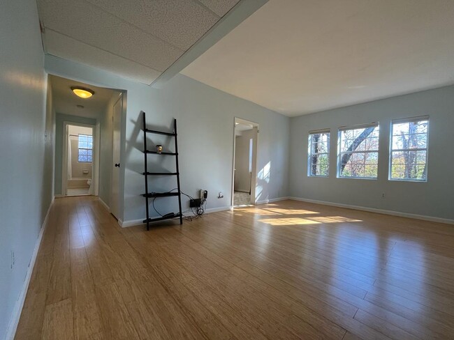 Living room - 1806 Key Blvd