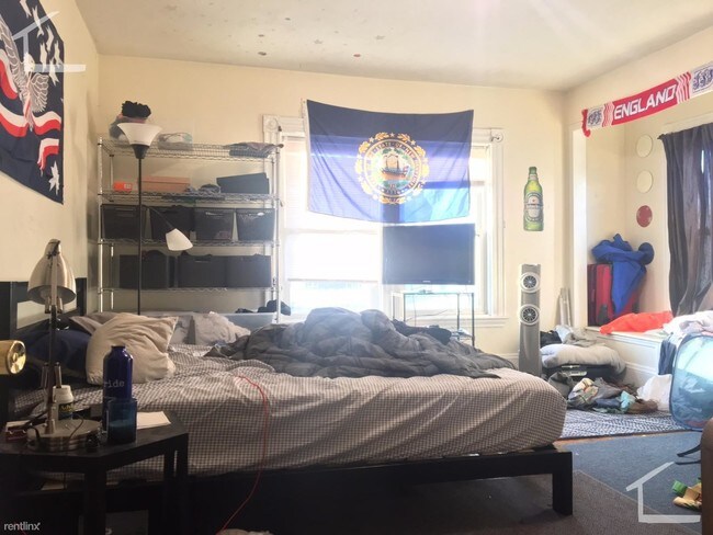 Foto del edificio - 3 br, 1 bath House - 44 Ashford St Apt 2D