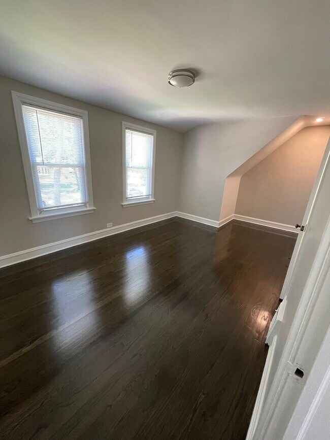 Foto del edificio - 325 Columbia Ave