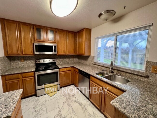 Building Photo - 4875 Regency Pl