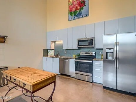 Building Photo - 1001 E 17th St