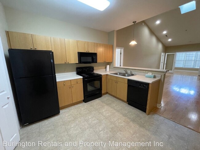 Building Photo - 3 br, 3 bath House - 101-301 Campus Walk T...