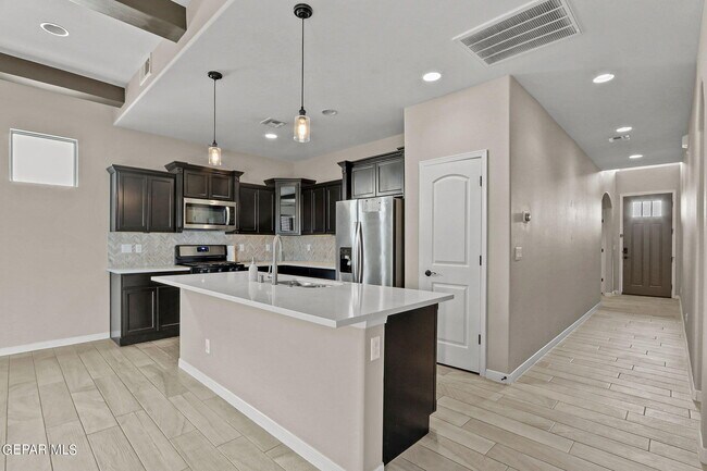 Foto del edificio - 14170 Peyton Edwards Ave