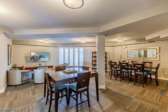 Foto del edificio - 1100 Pine Ridge Rd