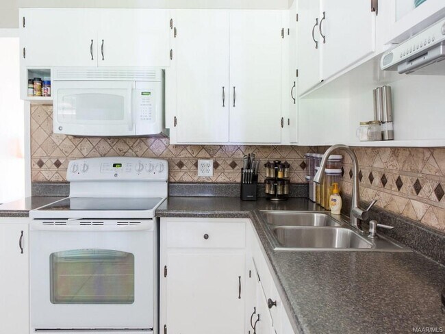 Foto del edificio - Adorable 3 bedroom/1 Bath in Forest Hills!