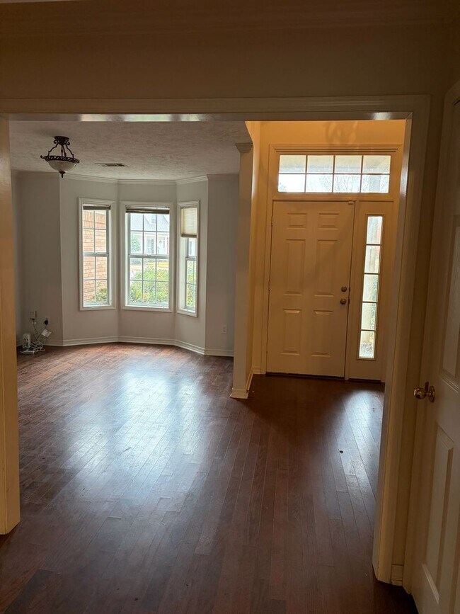 Foto del edificio - 2 story 3 bed/ 2.5 bath home