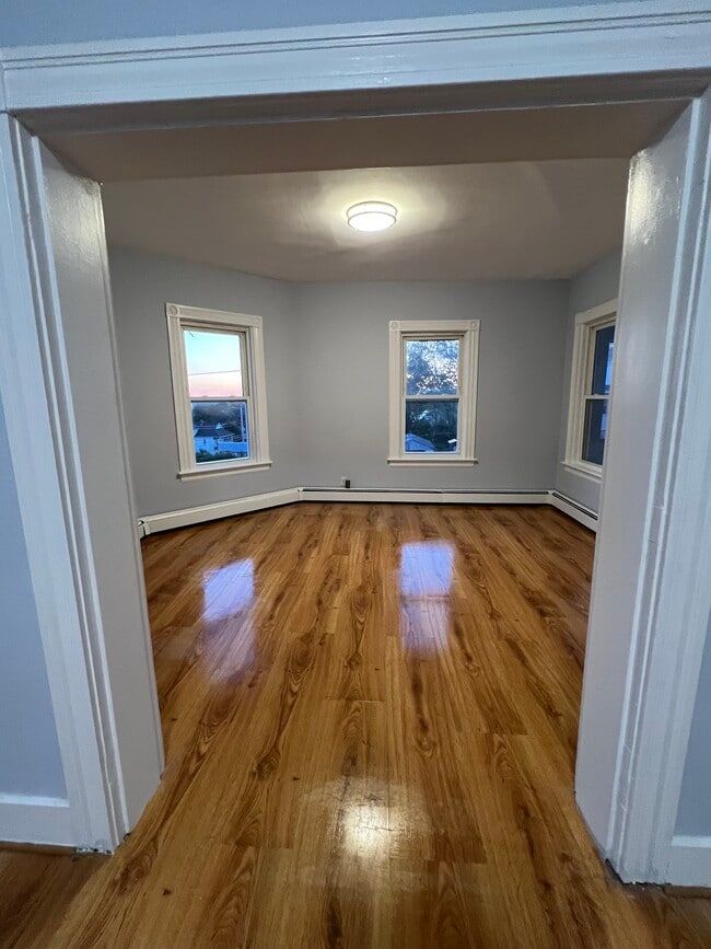 Building Photo - 29 Oak St