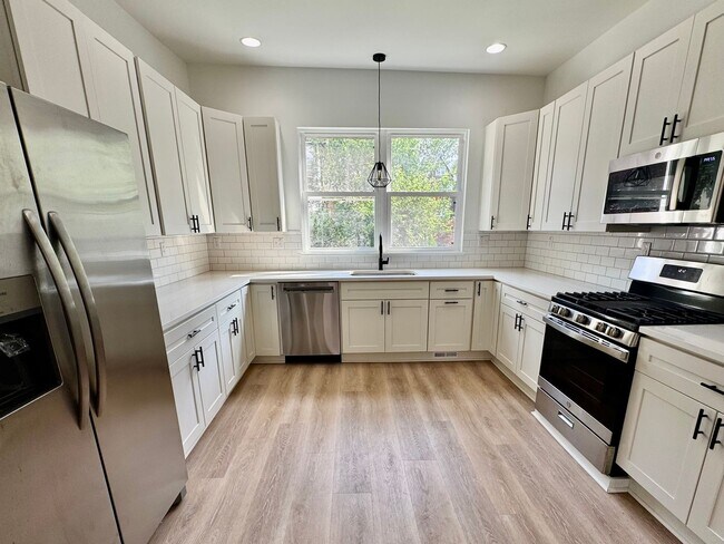 Building Photo - Completely Renovated 3 Bed, 2.5 Bath Home ...