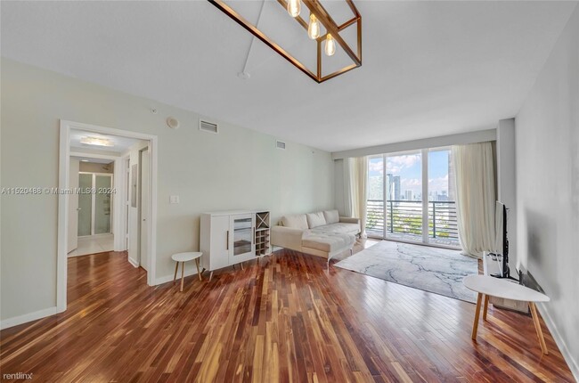 Foto del edificio - 2 br, 2 bath Condo - 335 S Biscayne Blvd A...