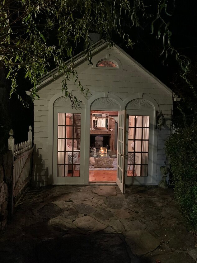 Primary Photo - 1709 Newfield Ave