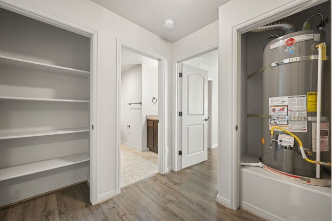 Building Photo - "Beautiful 3-Bedroom 2.5 Bath Townhome in the desirable Millcreek Springs TH Subdivision."