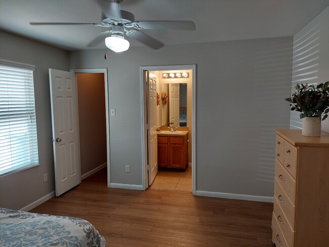 Fully furnished and spacious bedroom - 23311 High Point St