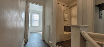 Building Photo - 146 N Peach St