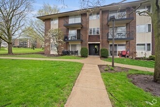 Building Photo - 5S070 Pebblewood Ln