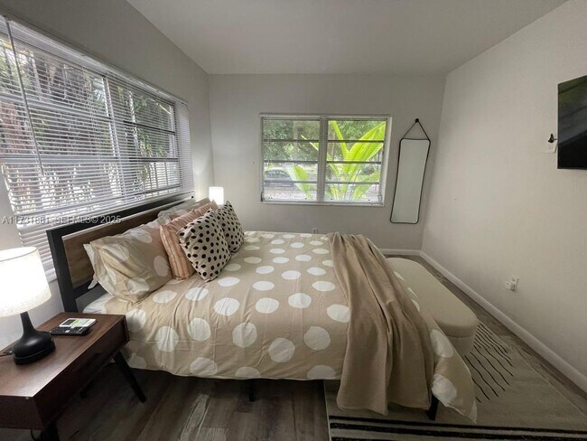 Foto del edificio - 2655 SW 24th Ave