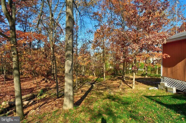 Foto del edificio - 121 Deer Hill Ct