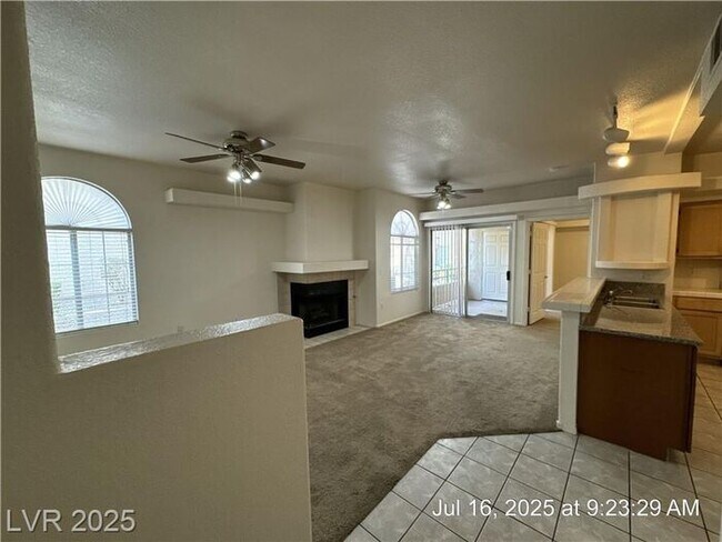 Foto del edificio - VERY DESIRABLE GREEN VALLEY 1ST FLOOR UNIT...