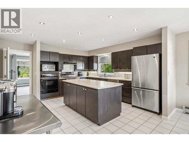 Photo du bâtiment - 520 W 26th Ave