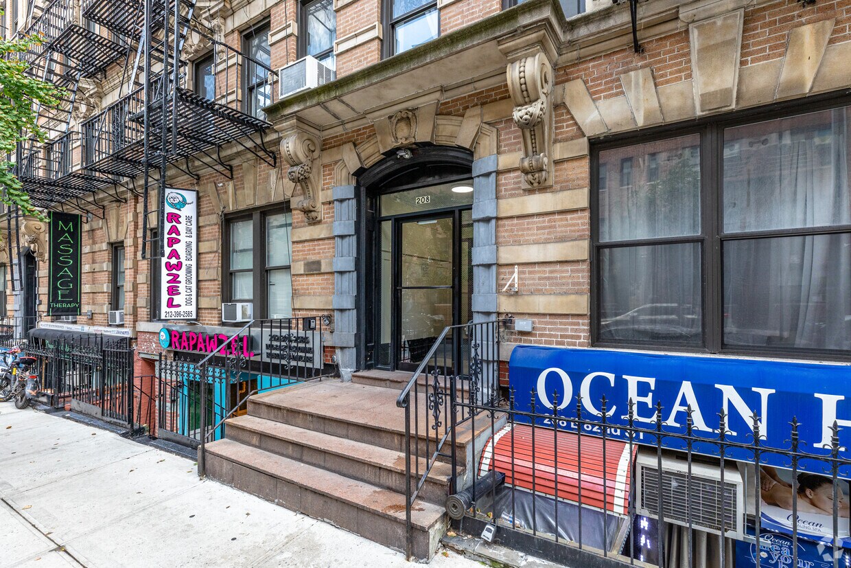 Foto del edificio - 208 E 82nd St