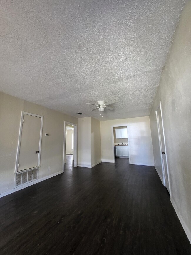 Foto del edificio - 1106 Williamson Dr