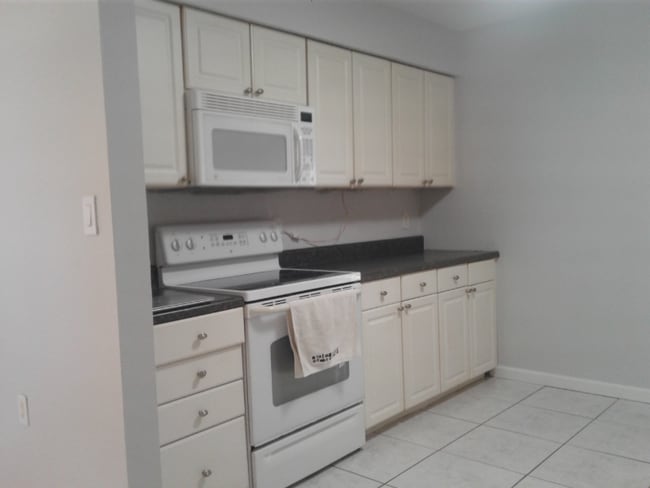 Building Photo - 906 Richwood Ln