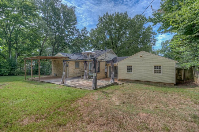 Foto del edificio - 316 Elmwood Cir