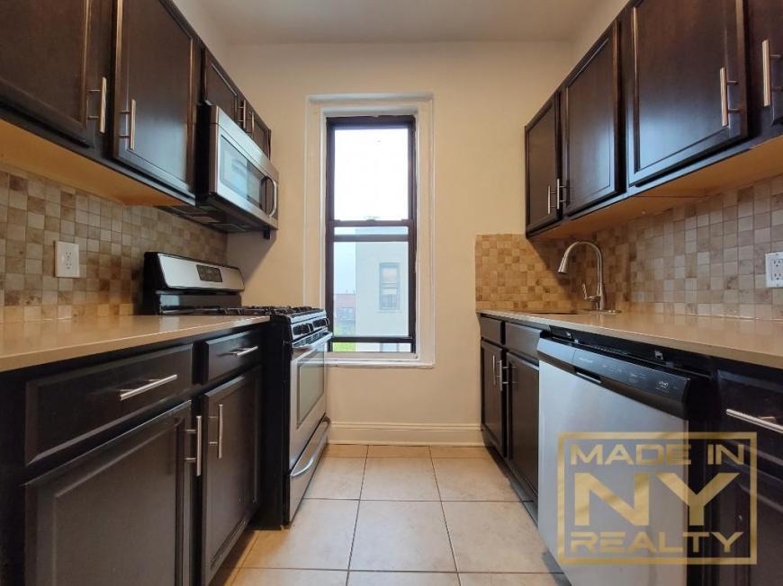 Foto principal - 1 bedroom in ASTORIA NY 11106