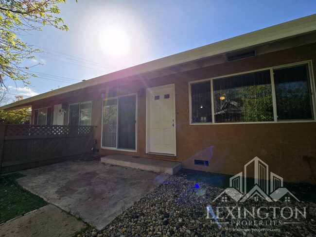 Building Photo - Beautifully Updated, 2BD/1BA, Condo availa...